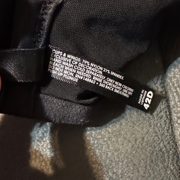 Black Torrid Curve wired Bra - size 42D - Picture 5 of 5